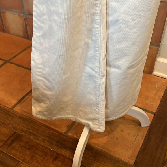 Ann Taylor The Patch Pocket Corduroy Flare Pant in Winter White, size 8 - Picture 4 of 9